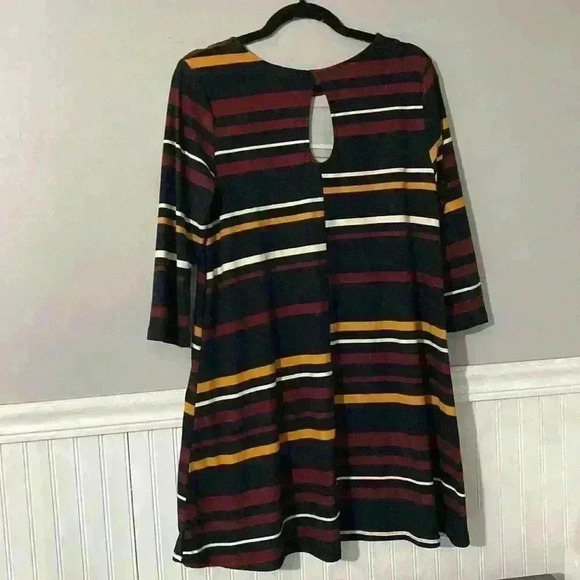 Bobbie & Brooks Dress - Picture 2 of 4